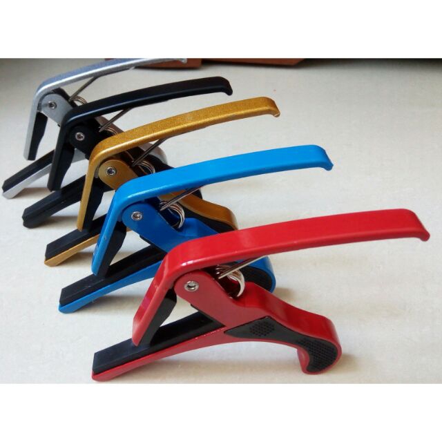 Capo kim loại kẹp ngược