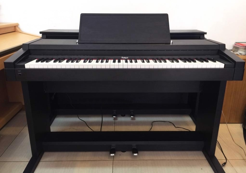 Roland HP 900
