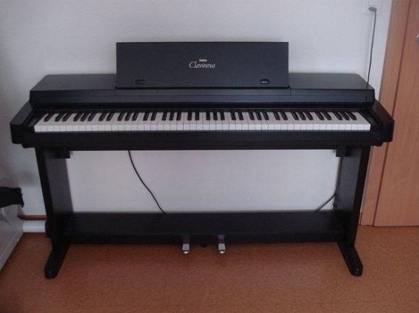 Yamaha CLP 360