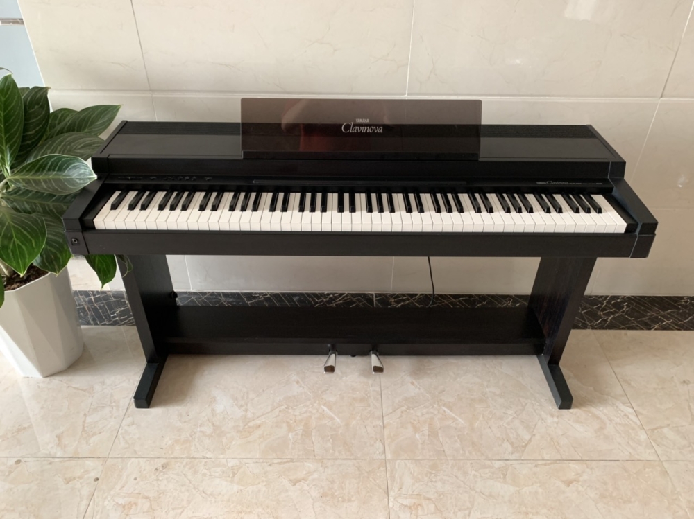 Yamaha CLP 300
