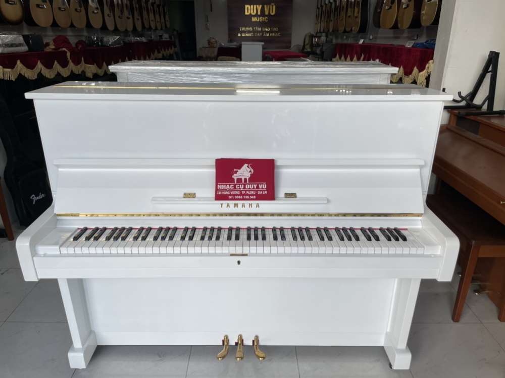 Yamaha U1E màu trắng